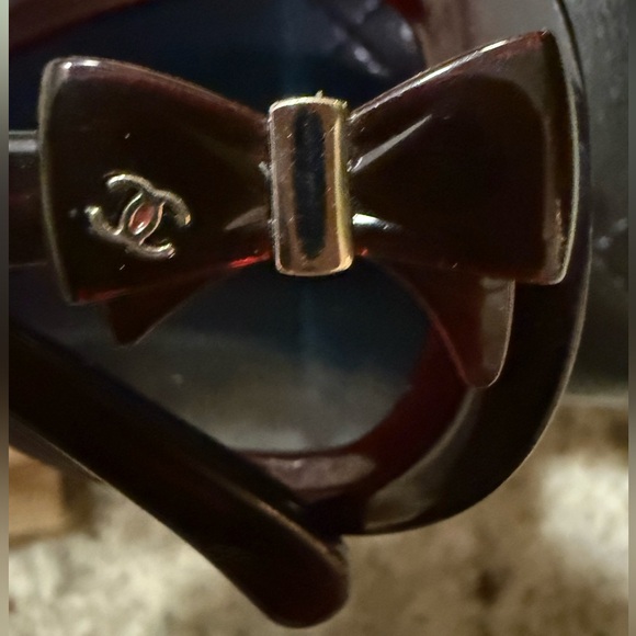 CHANEL Ribbon Logo CC Sunglasses - Picture 7 of 7